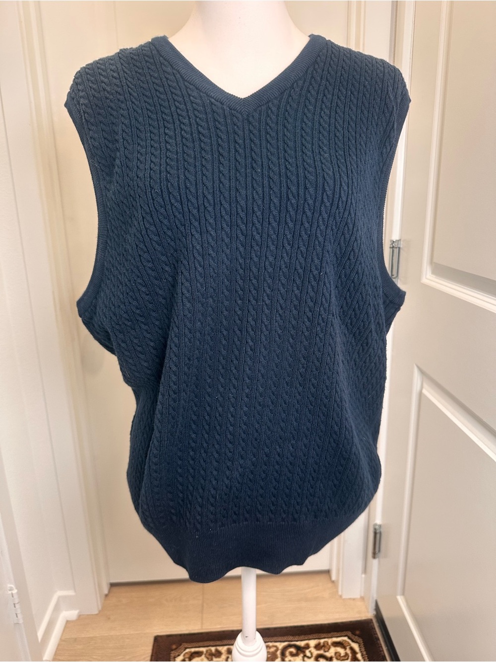 Greg Norman Collection Men’s Cable Knit Sweater Vest Navy Blue V-Neck Golf L